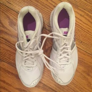 nike white shoes myntra